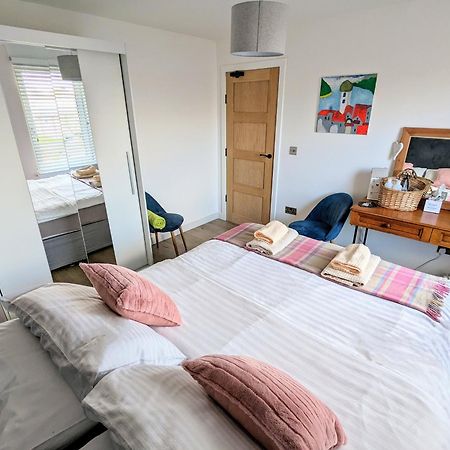 Cosy Guest Room In A Family Home With Free Parking EDI Exterior foto