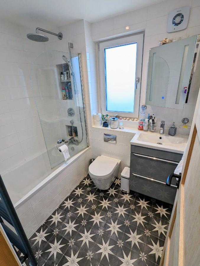 Cosy Guest Room In A Family Home With Free Parking EDI Exterior foto